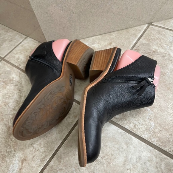 Sofft‎ Arabia Black Leather Slingback Bootie
Women Stacked Heel Western Size 8.5 - Picture 4 of 9